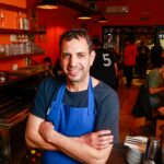 Discípulo de Mallmann y Narda Lepes, creó un restaurante que marca tendencia y explica por qué no se sube a las modas