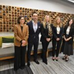 Karina Milei visitó las oficinas de Google y se reunió con directivos de la compañía